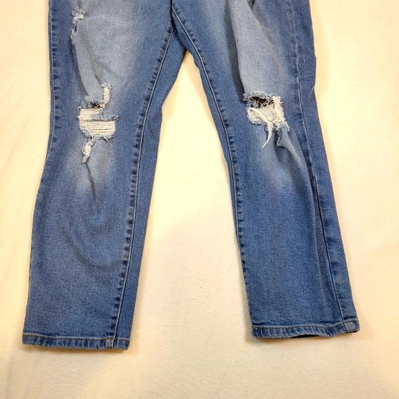 No Boundries Regular Fit Women's 15 Blue Medium Wash 5-Pocket Distressed Jeans - Picture 7 of 14